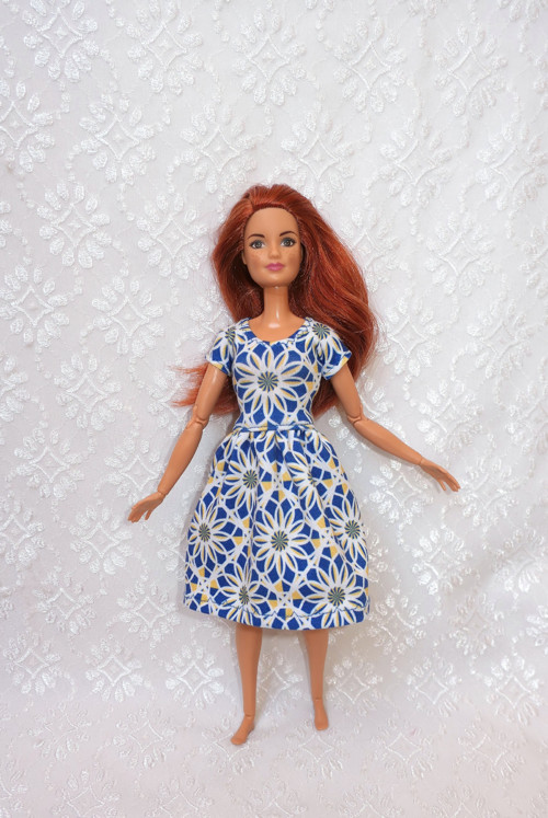 Úpletové šaty pro Barbie — foto 5