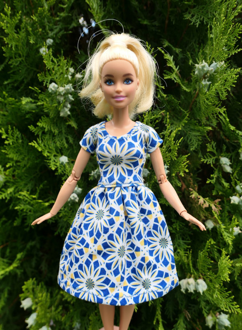 Úpletové šaty pro Barbie — foto 4