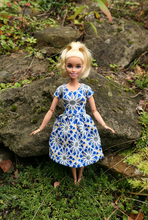 Úpletové šaty pro Barbie — foto 3