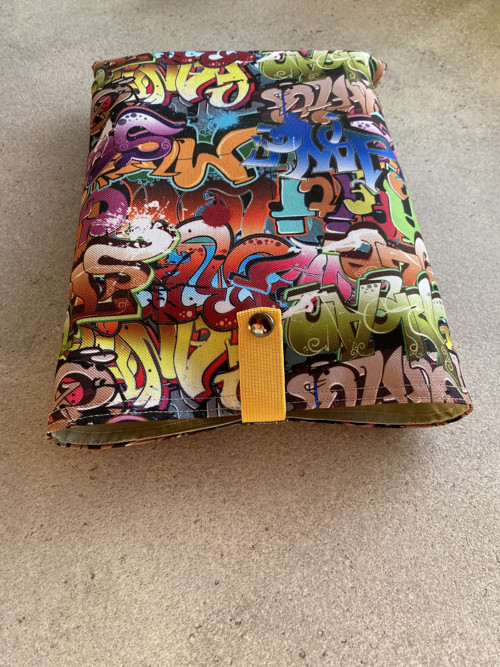Pouzdro na tablet /knihu/ - Graffiti — foto 2