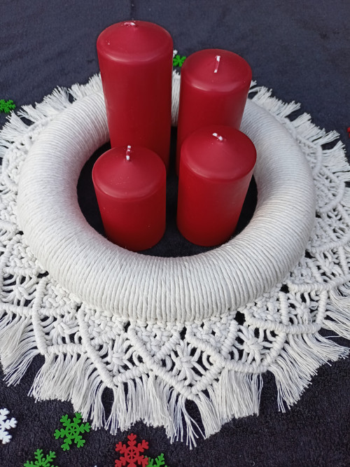 Nádherný adventní věnec, macramé — foto 2