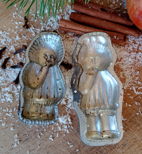 Starožitné formičky figurky dvě holčičky — foto 4