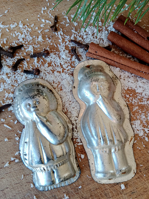 Starožitné formičky figurky dvě holčičky — foto 2