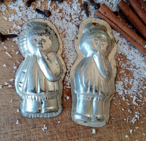 Starožitné formičky figurky dvě holčičky — foto 5