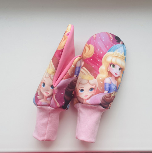 Softshellové rukavice-princezničky na bále. — foto 3