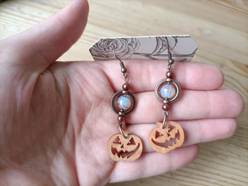 Halloweenské náušnice s krvavými korálky — foto 3