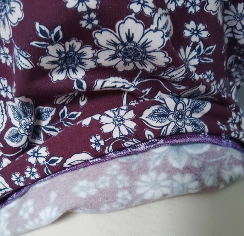 Mikina vínová s květy — foto 4
