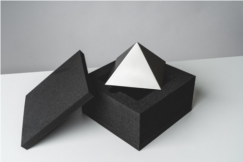 Pyramida 10x10 cm stříbrná — foto 3