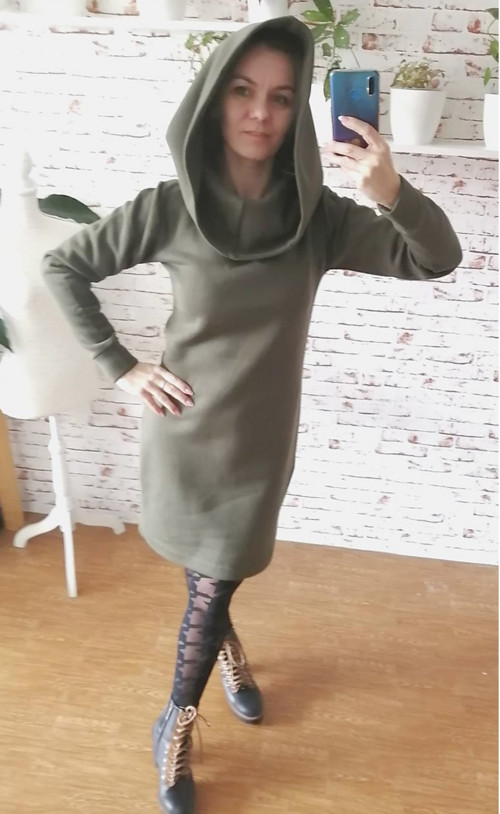 Šaty s mega kapucňou — foto 2