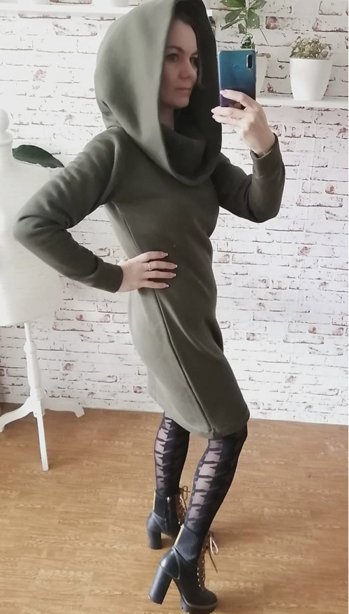 Šaty s mega kapucňou — foto 3
