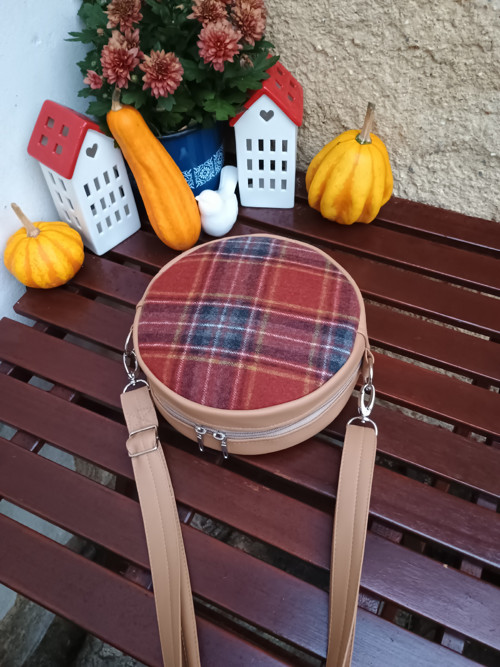 SLEČNA KULATÁ - s popruhem — foto 4