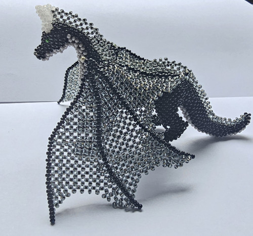 Obsidian – dračí figurka z korálků — foto 4