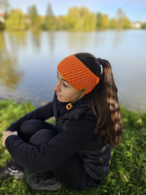 Oranžová háčkovaná merino čelenka — foto 2