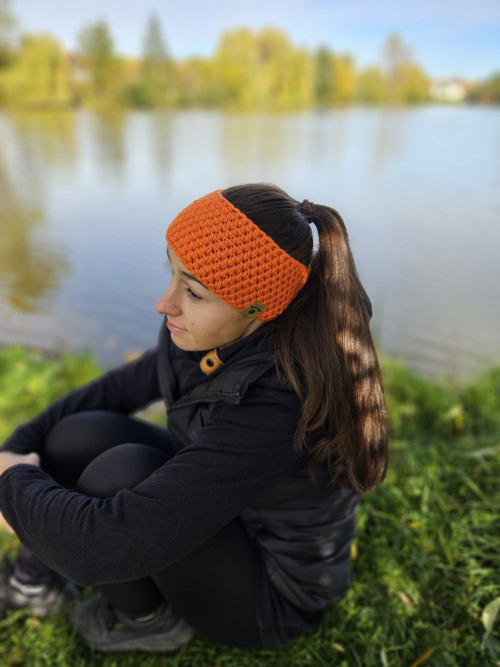 Oranžová háčkovaná merino čelenka — foto 3