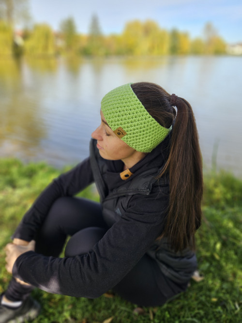 Zelená háčkovaná merino čelenka — foto 4