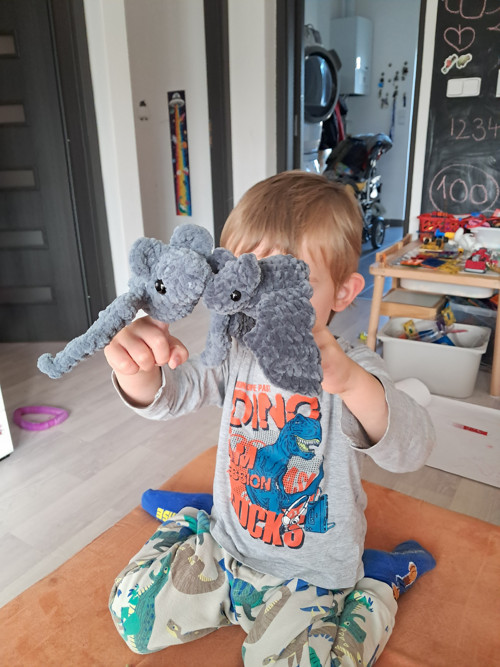 Háčkovaný netopýrek - prstová loutka — foto 5
