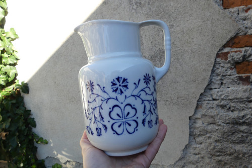 Modrý dotek...porcelánový džbán, Československo — foto 2