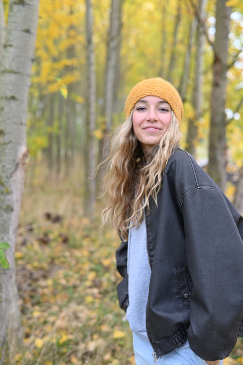 Čepice zlatá žlutá — foto 3