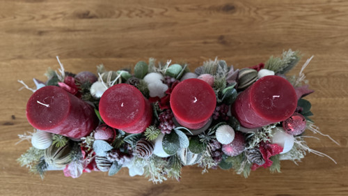 Adventní svícen v červené — foto 3