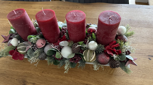 Adventní svícen v červené — foto 2