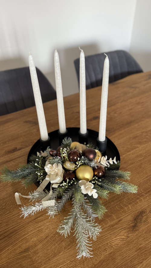 Adventní svícen v zlatohnědé — foto 2