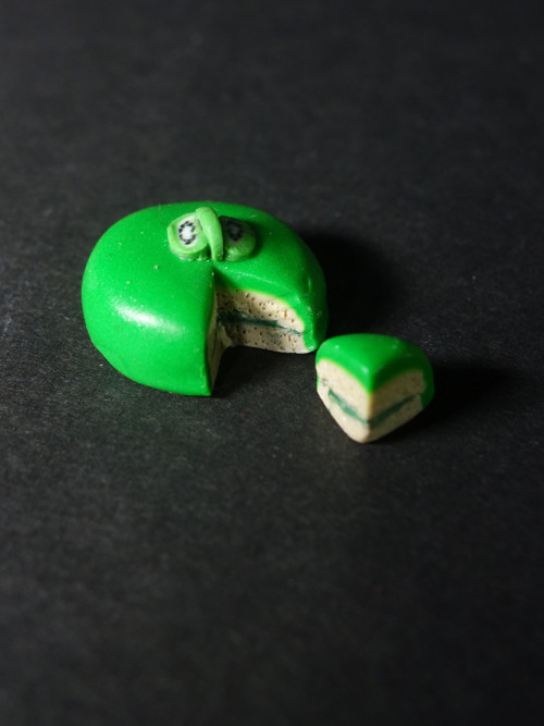 Miniaturní dortíček červený — foto 2