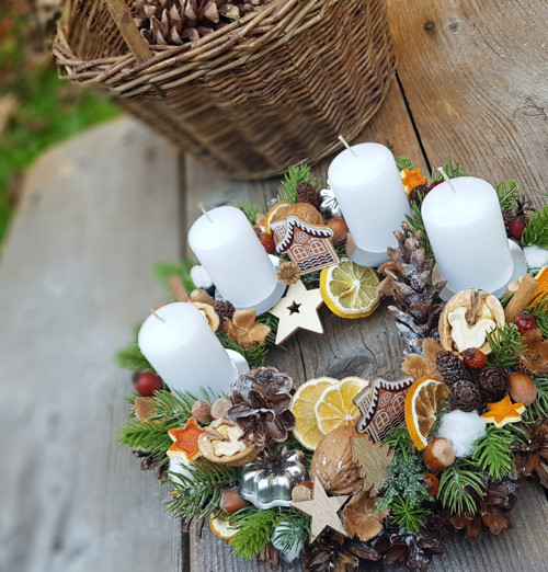 Adventní věneček s domečky — foto 3