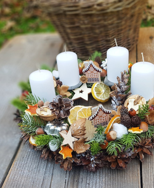 Adventní věneček s domečky — foto 2