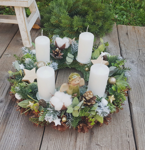 Adventní věneček s andělkou — foto 2