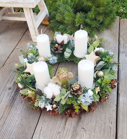 Adventní věneček s andělkou — foto 3