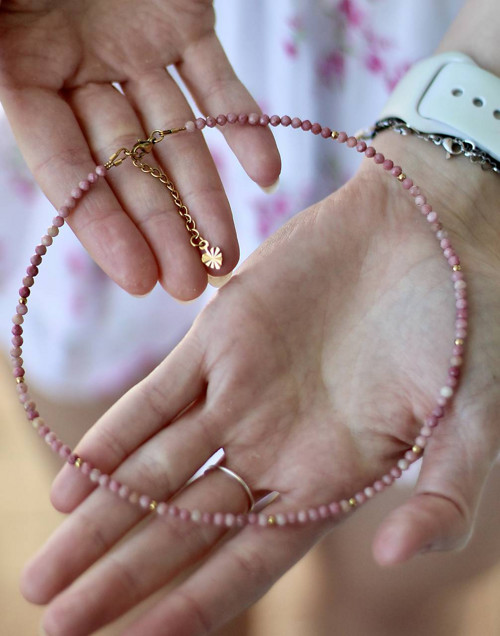 Náhrdelník choker - rodonit — foto 2