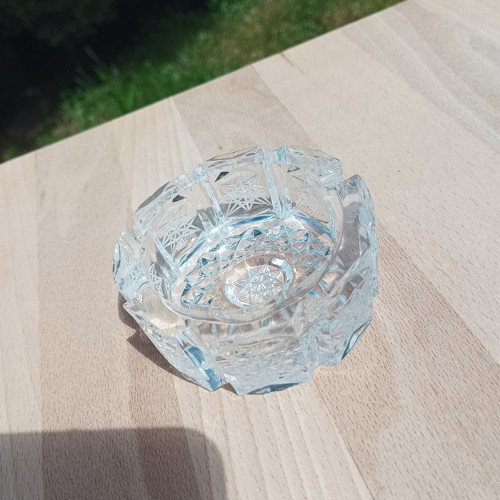 Malinký křišťálový popelníček — foto 3