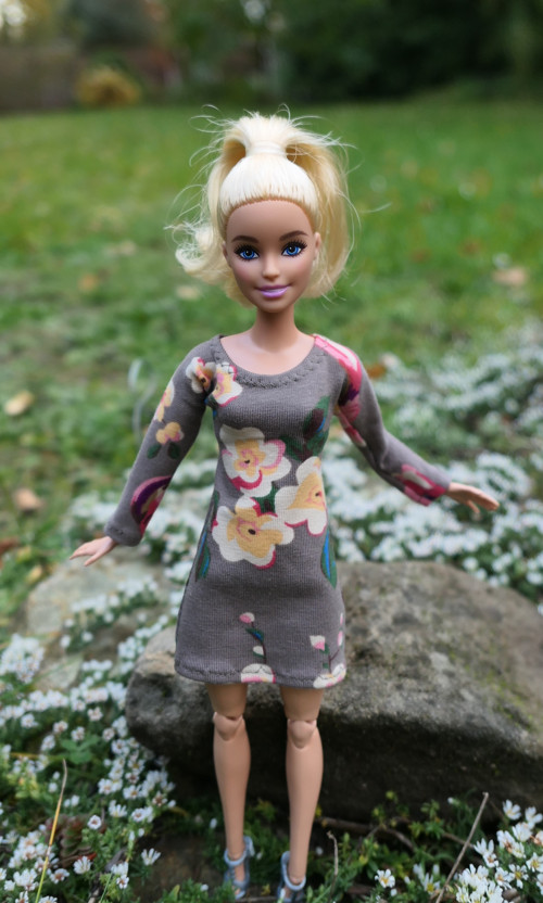 Šaty pro chladné dny pro Barbie — foto 3