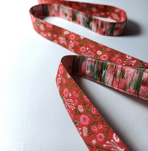 Stuha Petites fleurs červená — foto 2