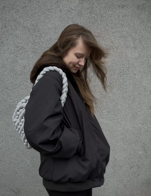 Objemná ručně pletená kabelka černá “puffer bag” — foto 5