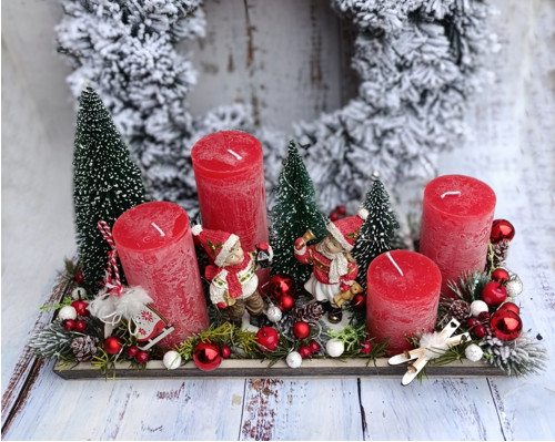Adventní tácek v červené s dětmi — foto 2
