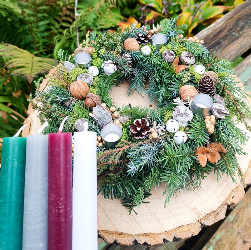 Advent s barevnými svíčkami / sleva — foto 2