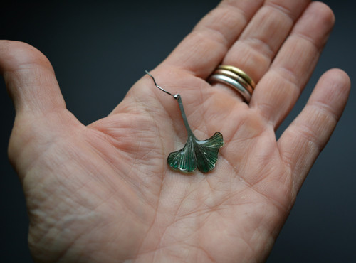 Náušnice malé visací gingko — foto 4