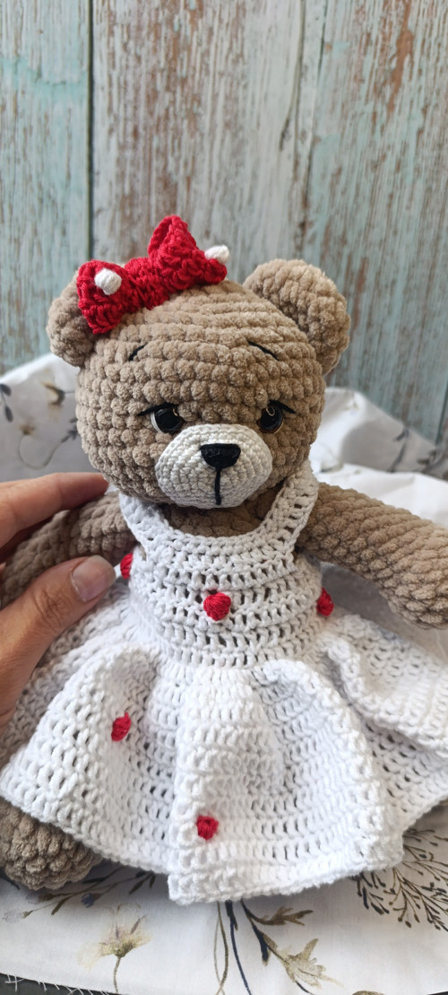 Háčkovaný medvídek 25cm puntíkaté šaty — foto 3