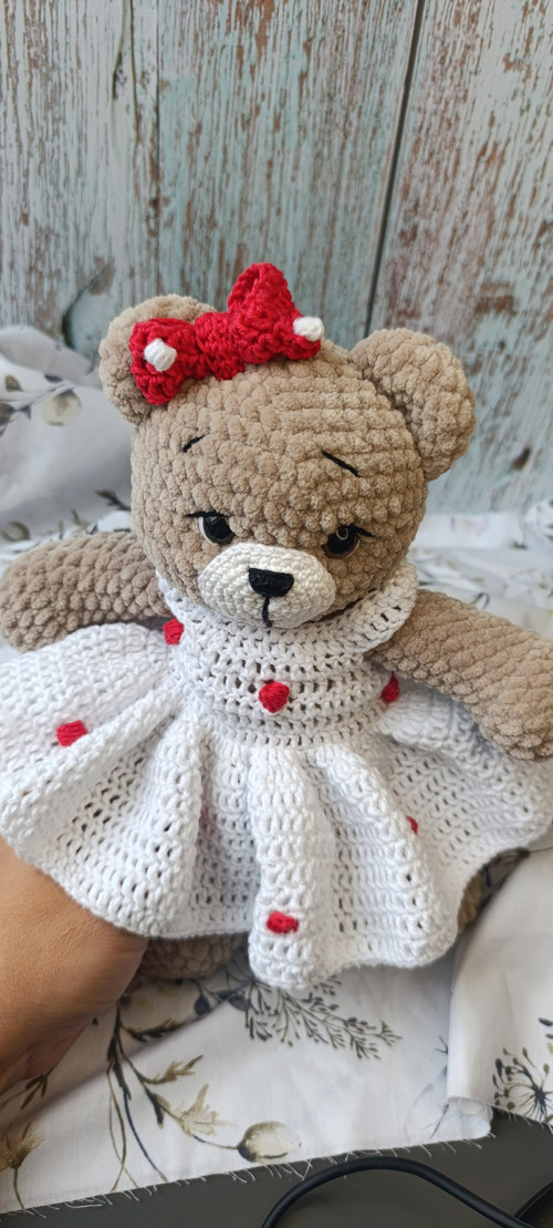 Háčkovaný medvídek 25cm puntíkaté šaty — foto 5