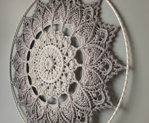 Mandala Béžově šedá hvězda - průměr 45 cm — foto 5