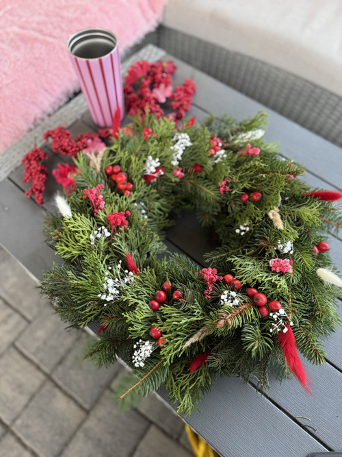 Červeno-bílý věnec s šípky — foto 3