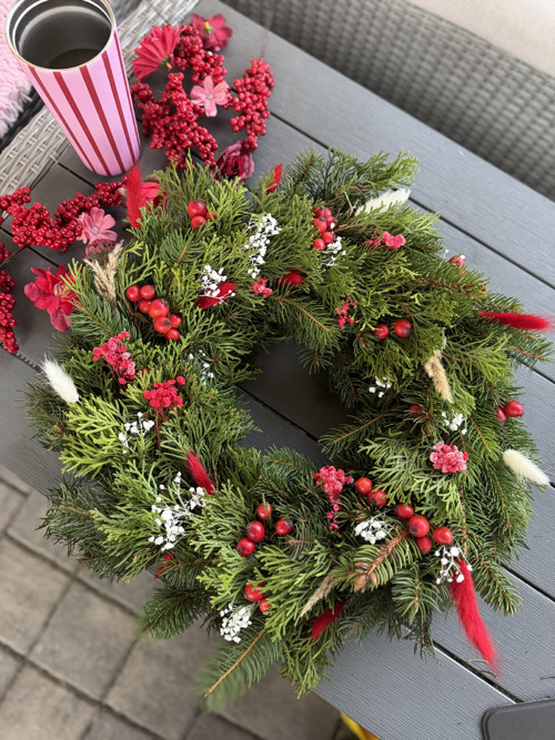 Červeno-bílý věnec s šípky — foto 2