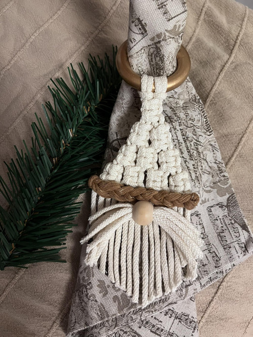 Macrame vánoční skřítek s kroužkem — foto 2