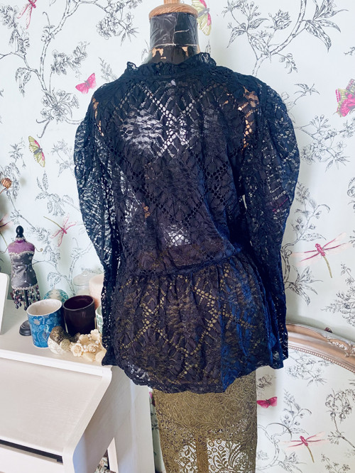 Halenka black v krajkoví — foto 4