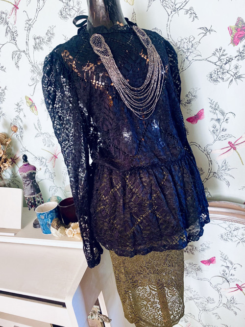 Halenka black v krajkoví — foto 2