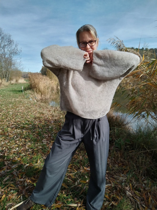Světle šedý svetr alpaka/hedvábí — foto 5