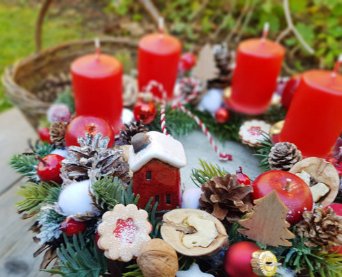 Věneček na stůl s domečkem — foto 3