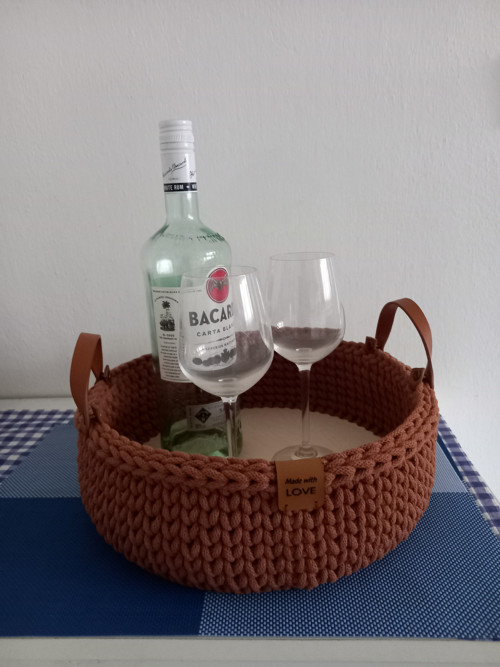 Háčkovaný podnos s dřevěným dnem — foto 3