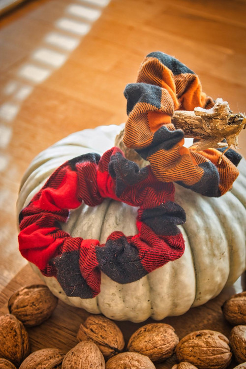 Scrunchie gumička - Pumpkin spice — foto 3